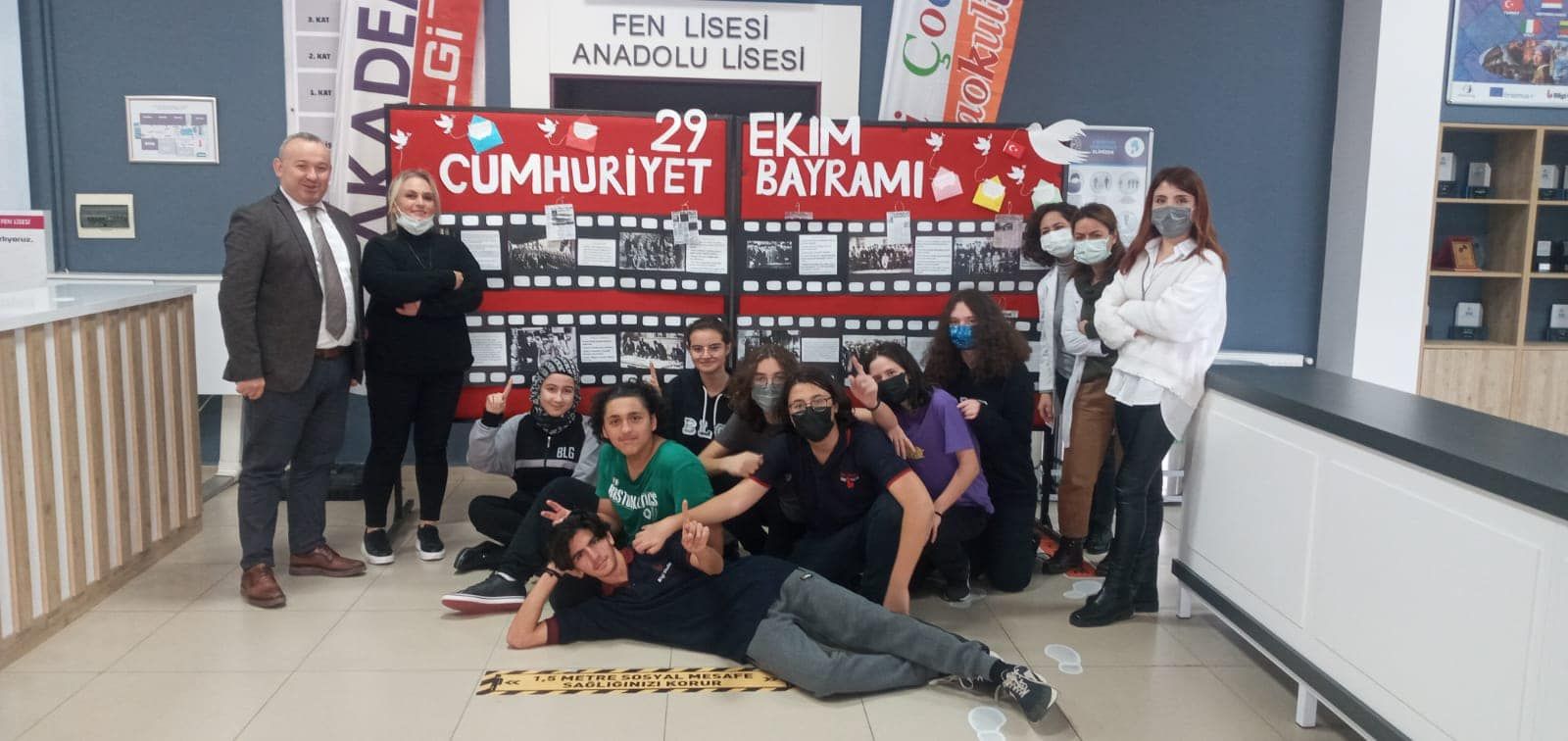 Okulumuzda rencilerimizin arasndaki ibirlii ve yaratcl ile proje karma becerileri...
