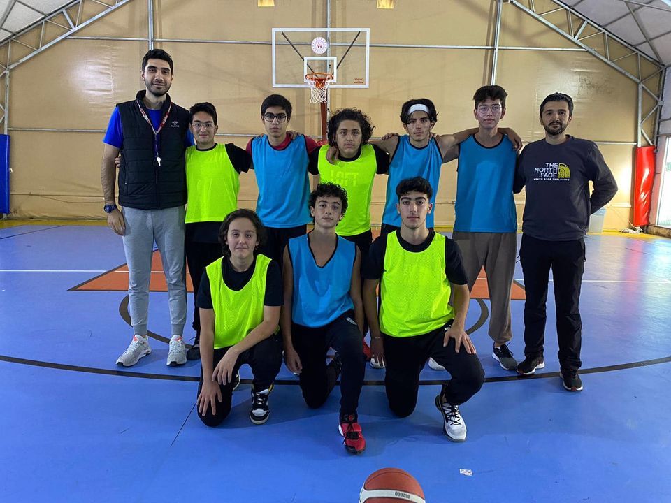Bilgi koleji Cumhuriyet Kupas 3x3 Basketbol Turnuvamz rencilerimizin youn ilgi ve katlmyla gerekletirildi.