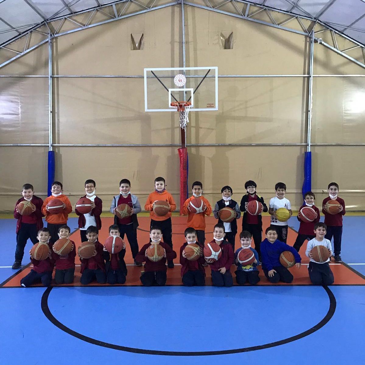 Bir ve ikinci snf rencilerimizin basketbol almalar tm hzyla devam ediyor.