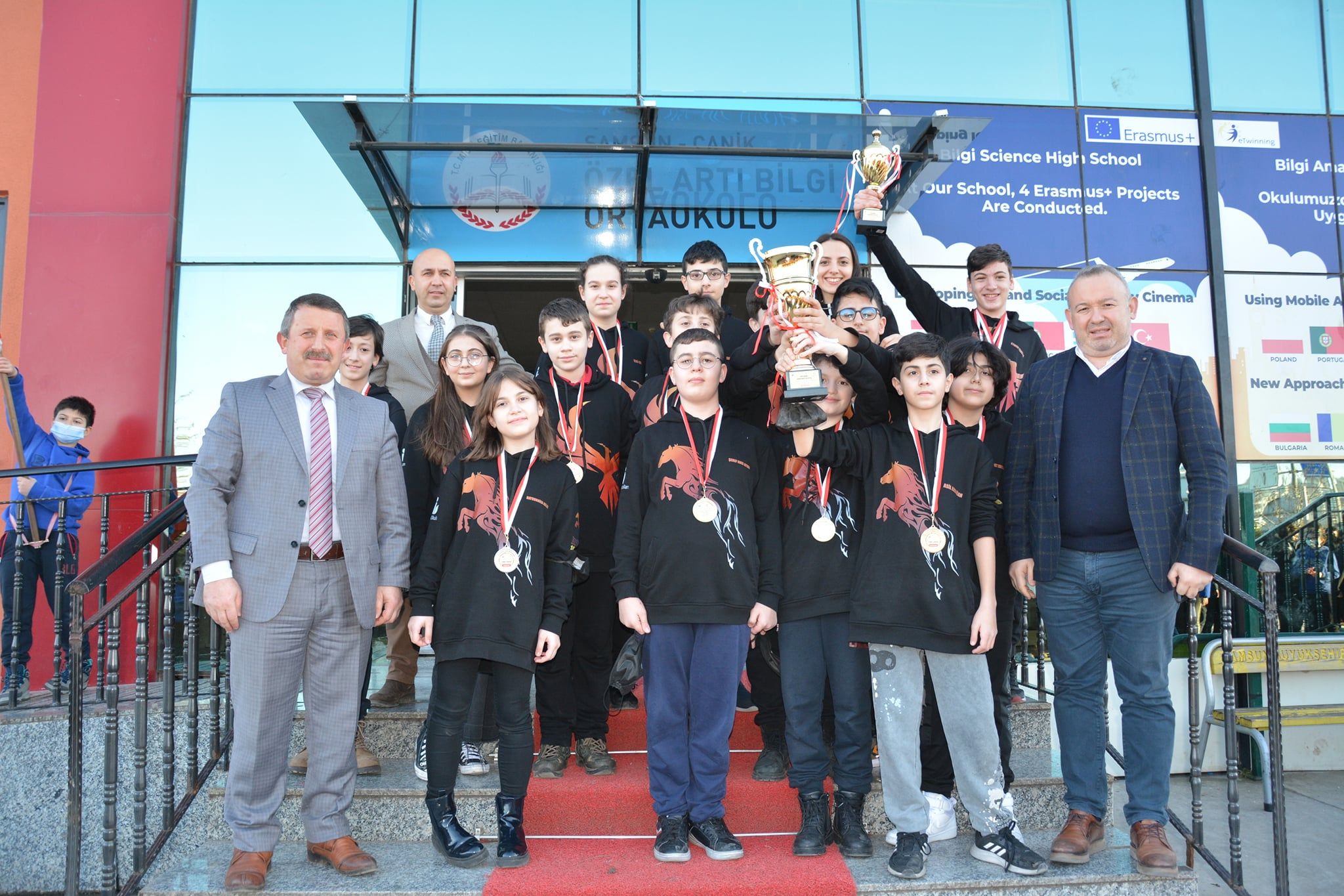 Samsun Bilgi Okullar Robotik Takmlar byk bir baarya imza atarak stanbul VEX IQ Turnuvasndan dllerle dndler